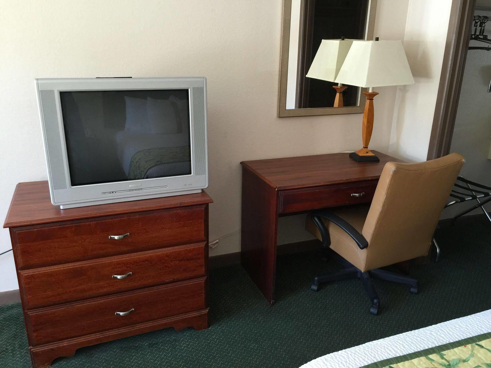 Astoria Hotel Danville North Luaran gambar
